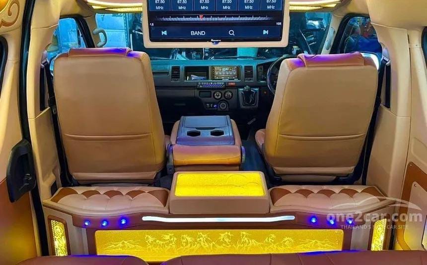 2017 Toyota Hiace Commuter